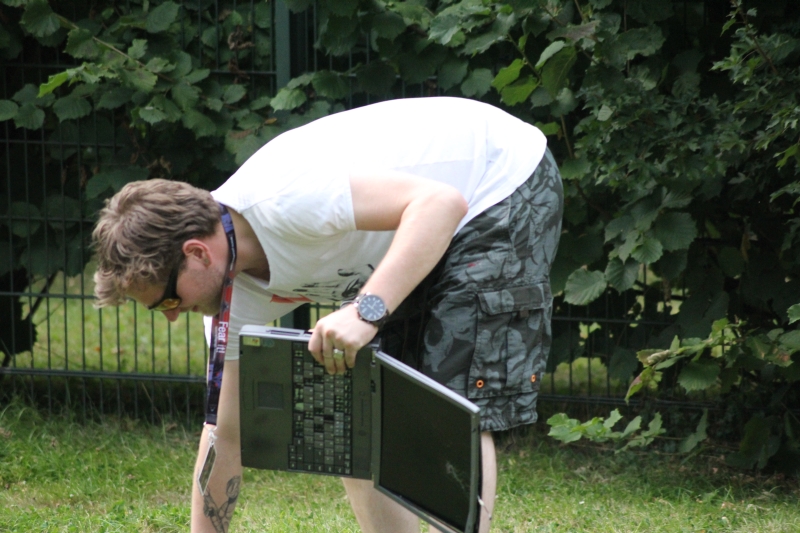 BLAN 24 - Outdoor - Notebookzerstörung